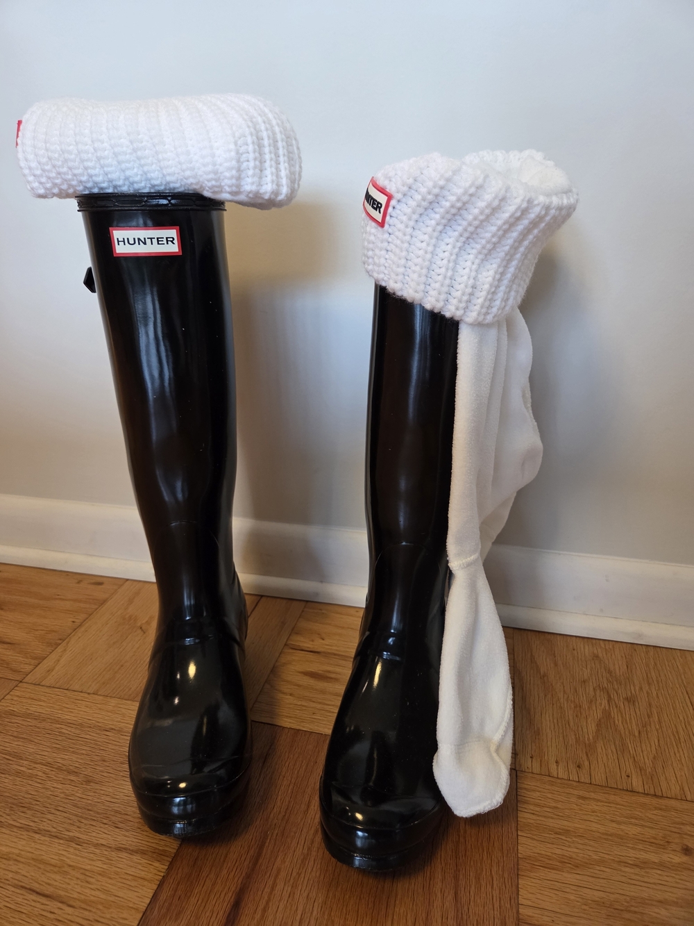 Hunter Black Boots With White Boot Socks - Size 7M/8F